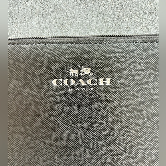 Genuine Coach Black Leather MacBook Sleeve - Picture 3 of 6